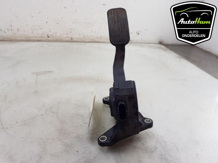 Gaspedal från en Toyota Corolla Touring Sport (E21/EH1) 1.8 16V Hybrid 2021
