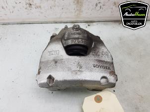 Używane Zacisk hamulcowy prawy przód Toyota Yaris IV (P21/PA1/PH1) 1.5 12V Hybrid 115 Cena € 30,00 Procedura marży oferowane przez AutoHam