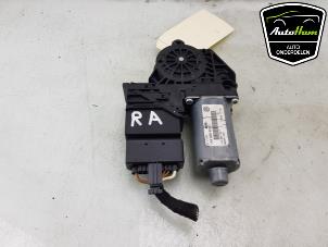 Gebruikte Raammotor Portier Volkswagen Golf V (1K1) 1.6 Prijs € 25,00 Margeregeling aangeboden door AutoHam