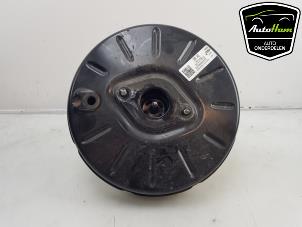 Gebruikte Rembekrachtiger Volkswagen Touran (5T1) 1.4 TSI Prijs € 45,00 Margeregeling aangeboden door AutoHam