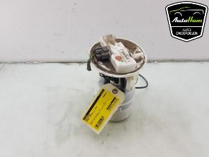 Używane Elektryczna pompa paliwa Renault Captur (2R) 1.3 TCE 150 16V Cena € 45,00 Procedura marży oferowane przez AutoHam