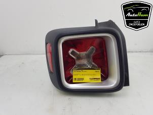 Begagnade Baklykta, vänster Jeep Renegade (BU) 1.4 Multi Air 16V Pris € 150,00 Marginaltabell erbjuds av AutoHam