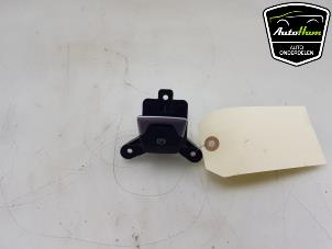 Begagnade Brytare, parkeringsbroms Jeep Renegade (BU) 1.4 Multi Air 16V Pris € 30,00 Marginaltabell erbjuds av AutoHam