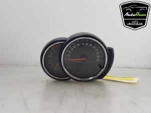 Gebruikte Instrumentenpaneel Mini Mini (F55) 2.0 16V Cooper S Prijs € 125,00 Margeregeling aangeboden door AutoHam
