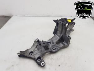 Gebruikte Dynamosteun boven Audi A3 Limousine (8VS/8VM) 1.6 TDI Ultra 16V Prijs € 30,00 Margeregeling aangeboden door AutoHam