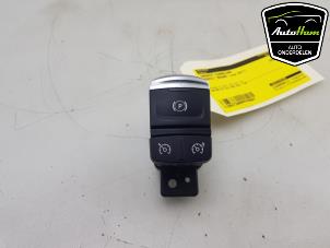Gebruikte Handrem schakelaar Renault Megane IV (RFBB) 1.2 Energy TCE 100 Prijs € 20,00 Margeregeling aangeboden door AutoHam