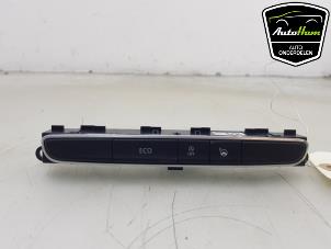 Używane Przelacznik Renault Megane IV (RFBB) 1.2 Energy TCE 100 Cena € 30,00 Procedura marży oferowane przez AutoHam