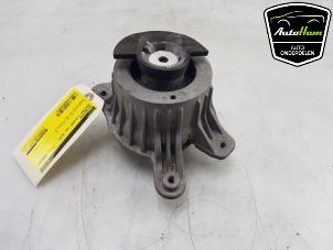 Gebruikte Motorsteun Mercedes C (W205) C-350 e 2.0 16V Prijs € 20,00 Margeregeling aangeboden door AutoHam