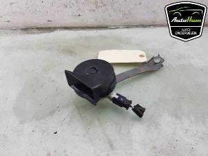 Gebruikte Claxon Opel Corsa F (UB/UH/UP) 1.2 Turbo 12V 100 Prijs € 20,00 Margeregeling aangeboden door AutoHam