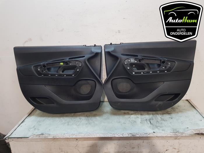 Bekleding Set (compleet) van een Fiat Doblo Cargo 1.5 D Multijet 100 2023