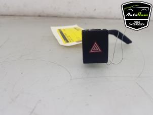Gebruikte Gevarenlicht Schakelaar Kia Niro I (DE) E-Niro 64 kWh Prijs € 15,00 Margeregeling aangeboden door AutoHam