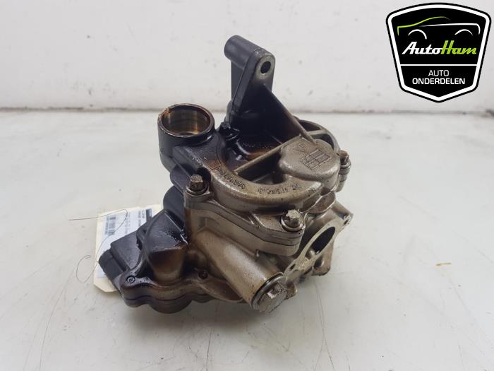 Oljepump från en Porsche Cayenne (9PA) 4.5 V8 32V Turbo 2004