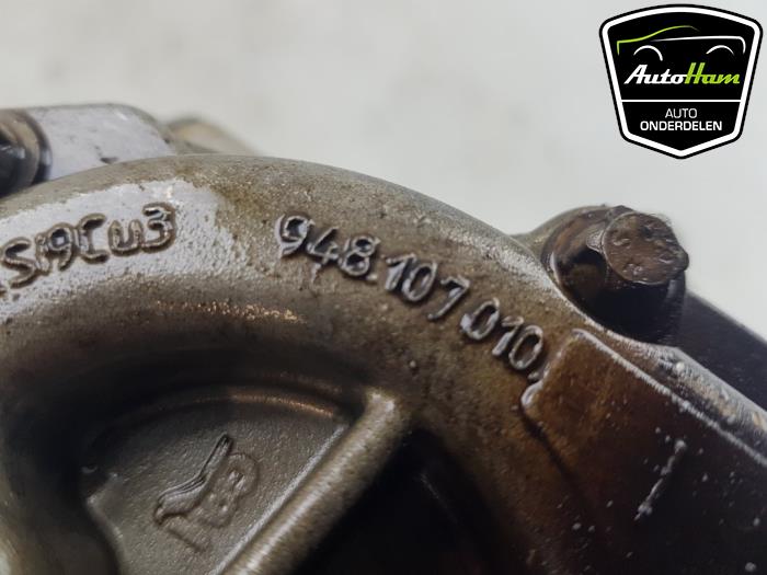 Oljepump från en Porsche Cayenne (9PA) 4.5 V8 32V Turbo 2004