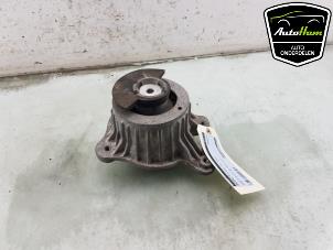 Gebruikte Motorsteun Mercedes C Estate (S205) C-350 e 2.0 16V Prijs € 20,00 Margeregeling aangeboden door AutoHam