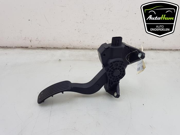 Gaspedal från en Toyota Corolla Touring Sport (E21/EH1) 2.0 16V Hybrid 200 2023