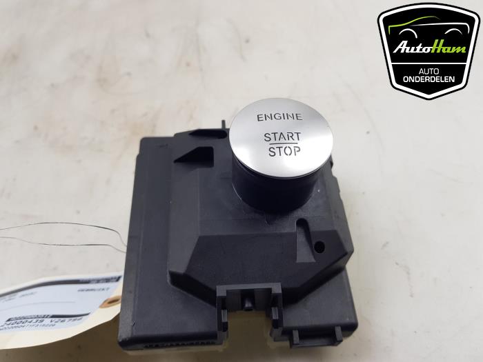 Start/stopp-brytare från en Mercedes-Benz C (W205) C-350 e 2.0 16V 2015