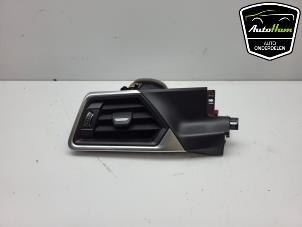 Gebruikte Dashboard deel BMW 3 serie Touring (G21) 318i 2.0 TwinPower Turbo 16V Prijs € 25,00 Margeregeling aangeboden door AutoHam