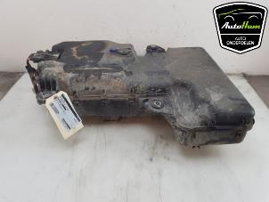 Begagnade AdBlue-tank Volkswagen Transporter T6 2.0 TDI DRF Pris € 296,45 Inklusive moms erbjuds av AutoHam