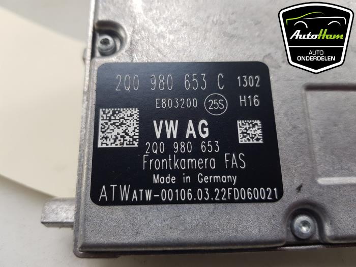 Framåtriktad kamera från en Volkswagen Taigo 1.0 TSI 110 12V 2022