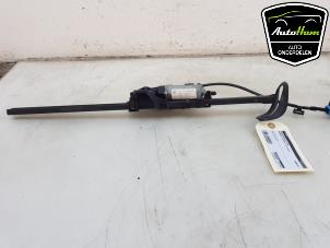 Gebruikte Gordelaangever links Mercedes C AMG (C205) 4.0 C-63 S AMG V8 Biturbo Prijs € 75,00 Margeregeling aangeboden door AutoHam