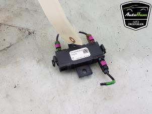 Gebruikte Antenne Versterker Mercedes C AMG (C205) 4.0 C-63 S AMG V8 Biturbo Prijs € 20,00 Margeregeling aangeboden door AutoHam