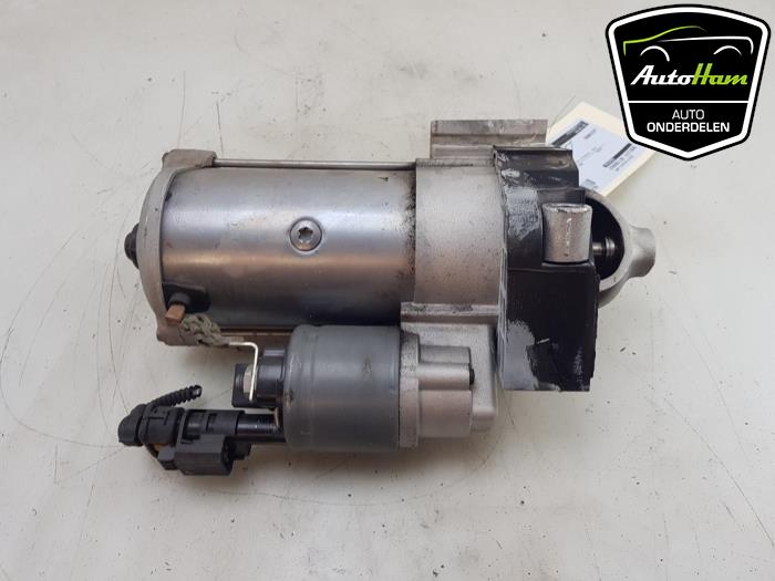 Startmotor från en BMW 3 serie Touring (G21) 318i 2.0 TwinPower Turbo 16V 2022