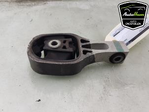 Używane Wspornik skrzyni biegów Opel Mokka 1.2 Turbo 12V Cena € 10,00 Procedura marży oferowane przez AutoHam