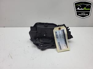 Gebruikte Deurslot Mechaniek 4Deurs rechts-voor BMW 3 serie Touring (G21) 318i 2.0 TwinPower Turbo 16V Prijs € 50,00 Margeregeling aangeboden door AutoHam