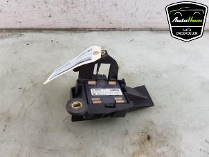 Begagnade Dödvinkelsensor Porsche Panamera (971G) 2.9 V6 24V 4 E-Hybrid Pris € 265,00 Marginaltabell erbjuds av AutoHam