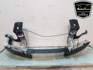 Begagnade Främre stötfångarram BMW 6 serie (E64) 650 i 4.8 V8 32V Pris på förfrågan erbjuds av AutoHam