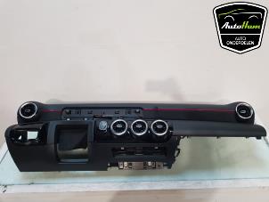 Gebruikte Dashboard Mercedes A (177.0) 1.3 A-180 Turbo 16V Prijs op aanvraag aangeboden door AutoHam