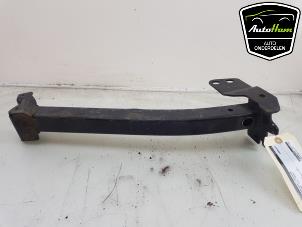 Begagnade Främre gaffelbensstöd, vänster Peugeot 208 II (UB/UH/UP) e-208 50 kWh Pris € 30,00 Marginaltabell erbjuds av AutoHam