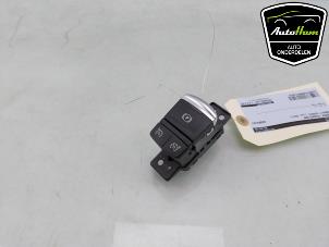 Gebruikte Handrem schakelaar Renault Scénic IV (RFAJ) 1.2 TCE 115 16V Prijs € 20,00 Margeregeling aangeboden door AutoHam