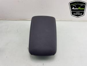 Begagnade Armstöd Opel Astra K Sports Tourer 1.6 CDTI 136 16V Pris € 50,00 Marginaltabell erbjuds av AutoHam