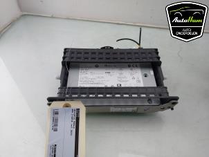 Gebruikte Bedieningspaneel Multi Media BMW 3 serie Touring (G21) 330e 2.0 TwinPower Turbo 16V Prijs op aanvraag aangeboden door AutoHam