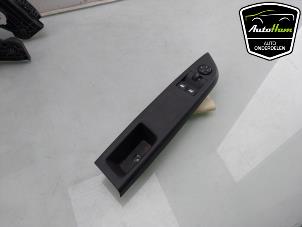 Begagnade Brytare, eldrivna fönster Opel Corsa F (UB/UH/UP) 1.2 Turbo 12V 100 Pris € 20,00 Marginaltabell erbjuds av AutoHam