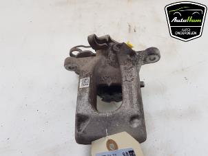 Gebruikte Remklauw (Tang) links-achter Opel Corsa F (UB/UH/UP) 1.2 Turbo 12V 100 Prijs € 50,00 Margeregeling aangeboden door AutoHam