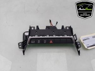 Begagnade Nödbelysningsbrytare Audi A3 Limousine (8YS) 1.0 30 TFSI 12V Mild Hybrid Pris € 40,00 Marginaltabell erbjuds av AutoHam