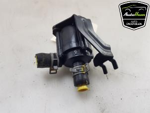 Używane Dodatkowa pompa wodna Ford Fiesta 7 1.0 EcoBoost 12V 100 Cena € 35,00 Procedura marży oferowane przez AutoHam