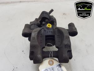 Gebruikte Remklauw (Tang) rechts-achter Volkswagen Passat Variant (3G5) 2.0 TDI 16V 150 Prijs € 95,00 Margeregeling aangeboden door AutoHam