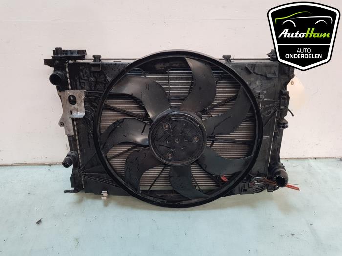 Kylarsats från en Mercedes-Benz C (W205) C-350 e 2.0 16V 2015