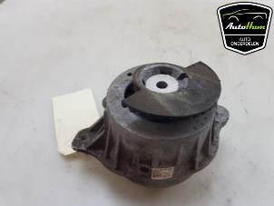 Gebruikte Motorsteun Mercedes C (W205) C-350 e 2.0 16V Prijs € 20,00 Margeregeling aangeboden door AutoHam