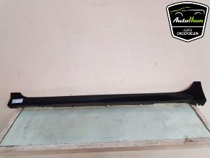 Gebruikte Zijskirt links Nissan Leaf (ZE1) e+ 59/62kWh Prijs € 75,00 Margeregeling aangeboden door AutoHam