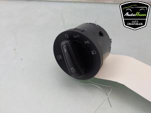 Begagnade Ljusbrytare Volkswagen T-Roc I 1.5 TSI 16V Pris € 20,00 Marginaltabell erbjuds av AutoHam