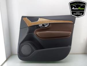 Begagnade List, framdörr, 4-dörrars, höger Volvo XC90 II 2.0 B5 16V Mild Hybrid AWD Pris € 175,00 Marginaltabell erbjuds av AutoHam