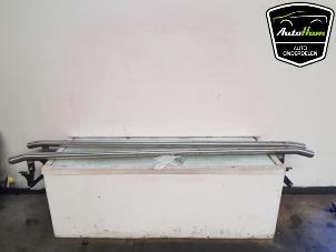 Begagnade Sidobalk Opel Vivaro 2.0 CDTI 122 Pris € 211,75 Inklusive moms erbjuds av AutoHam