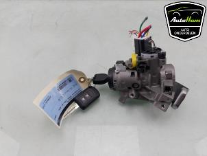 Begagnade Tändningslås + nyckel Mitsubishi Space Star (A0) 1.2 12V Pris € 40,00 Marginaltabell erbjuds av AutoHam