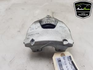 Używane Zacisk hamulcowy lewy przód Toyota Yaris IV (P21/PA1/PH1) 1.5 12V Hybrid 115 Cena € 30,00 Procedura marży oferowane przez AutoHam