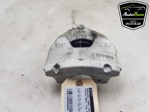 Używane Zacisk hamulcowy prawy przód Toyota Yaris IV (P21/PA1/PH1) 1.5 12V Hybrid 115 Cena € 30,00 Procedura marży oferowane przez AutoHam