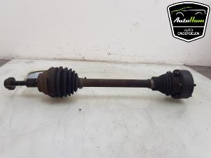 Gebruikte Aandrijfas links-voor Volkswagen Passat Variant (3C5) 1.4 TSI 16V Prijs € 35,00 Margeregeling aangeboden door AutoHam